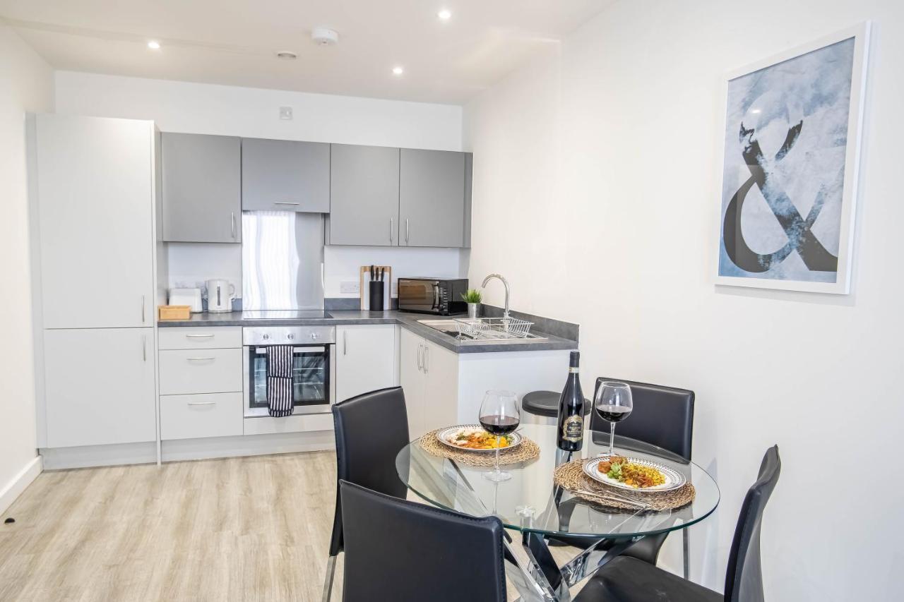 Luxury Apartments Available Next To Train Station - The Wallgate Apartments Wigan - Free Parking מראה חיצוני תמונה