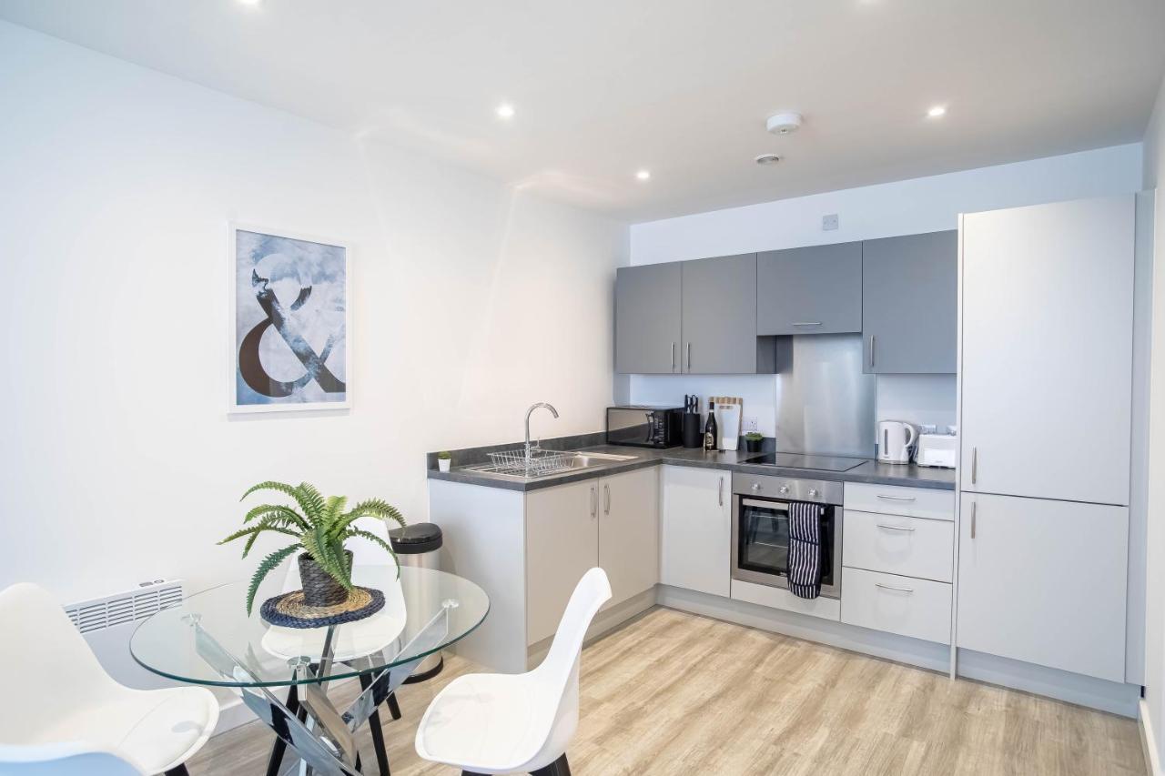 Luxury Apartments Available Next To Train Station - The Wallgate Apartments Wigan - Free Parking מראה חיצוני תמונה