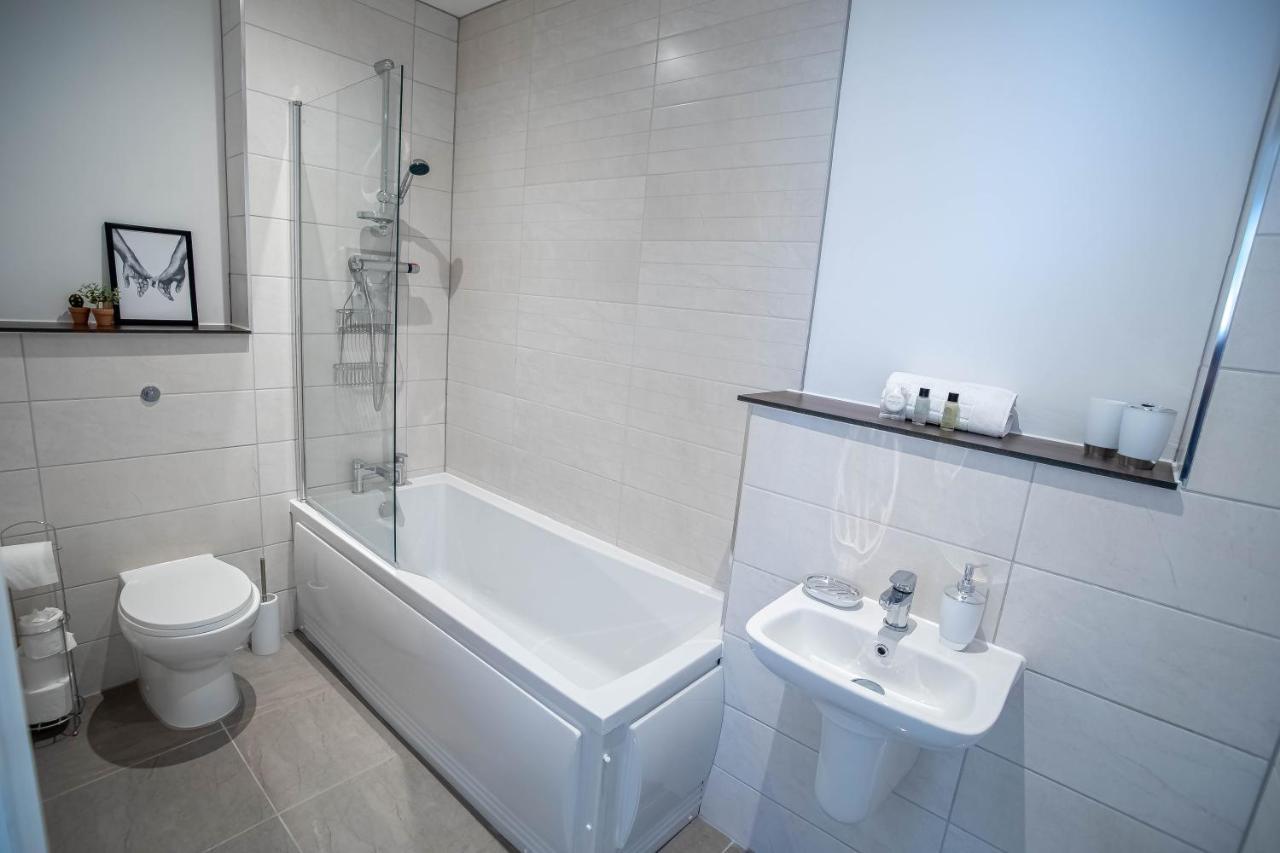 Luxury Apartments Available Next To Train Station - The Wallgate Apartments Wigan - Free Parking מראה חיצוני תמונה