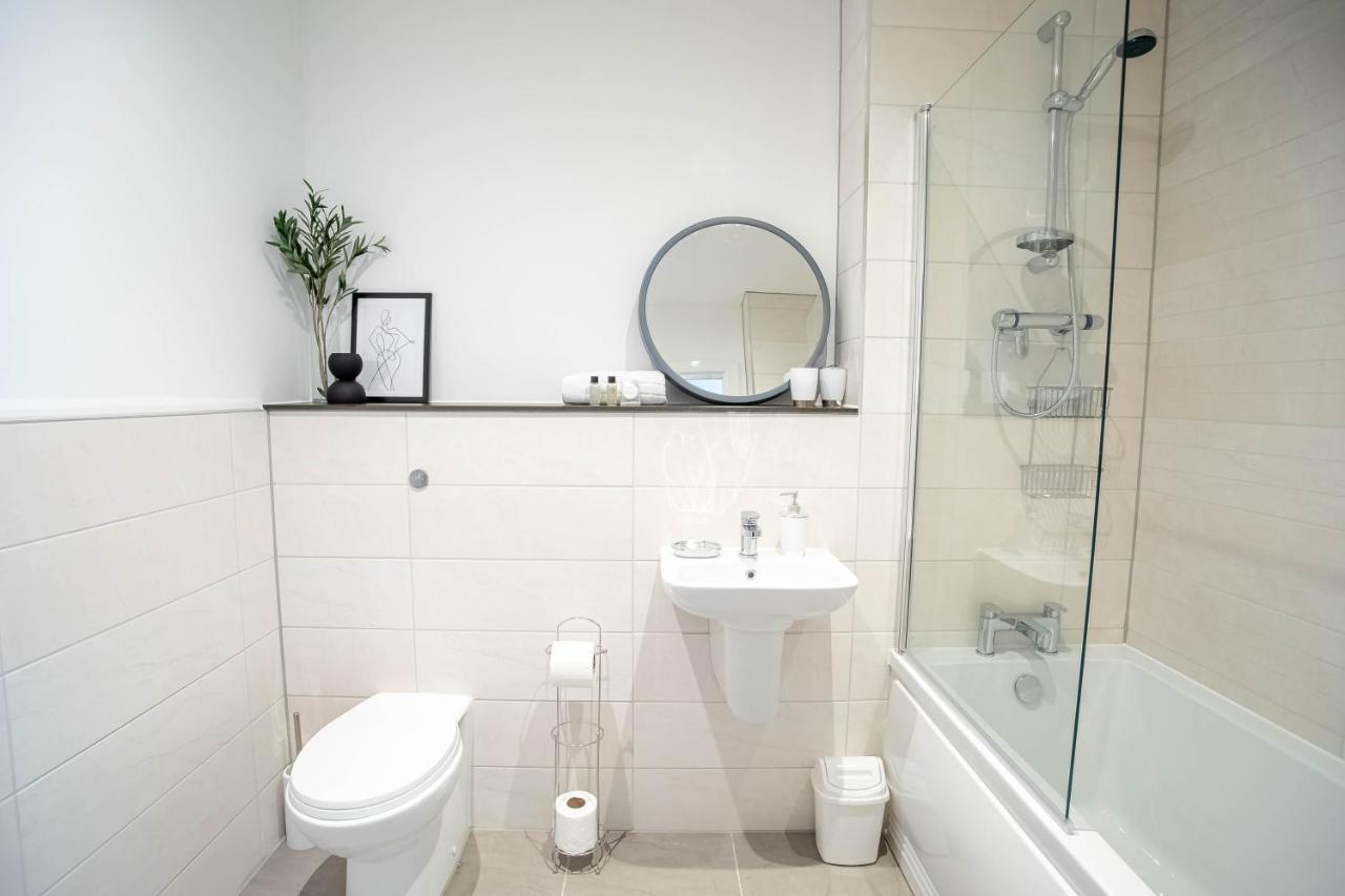 Luxury Apartments Available Next To Train Station - The Wallgate Apartments Wigan - Free Parking מראה חיצוני תמונה